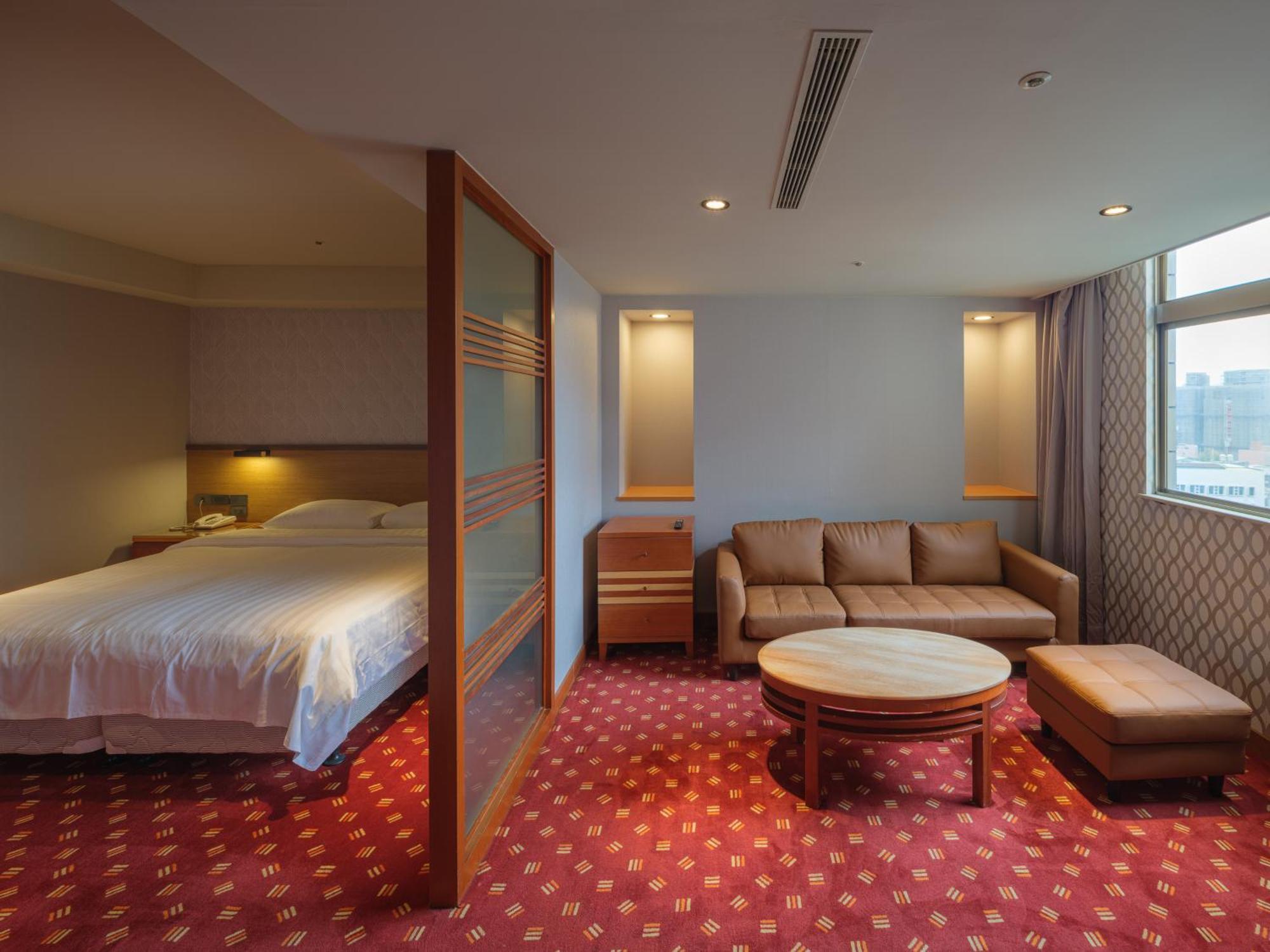 Rich & Free Hotel - Fuzhong 富逸旅趣-板橋府中館 Taipei Exterior photo